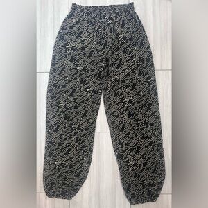 Women’s Van Kleen Black Patterned Pants